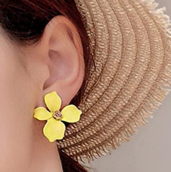 Yellow Flower Post Earrings 3D Big Floral Pretty Feminine Blossoms New - Picture 2 of 4